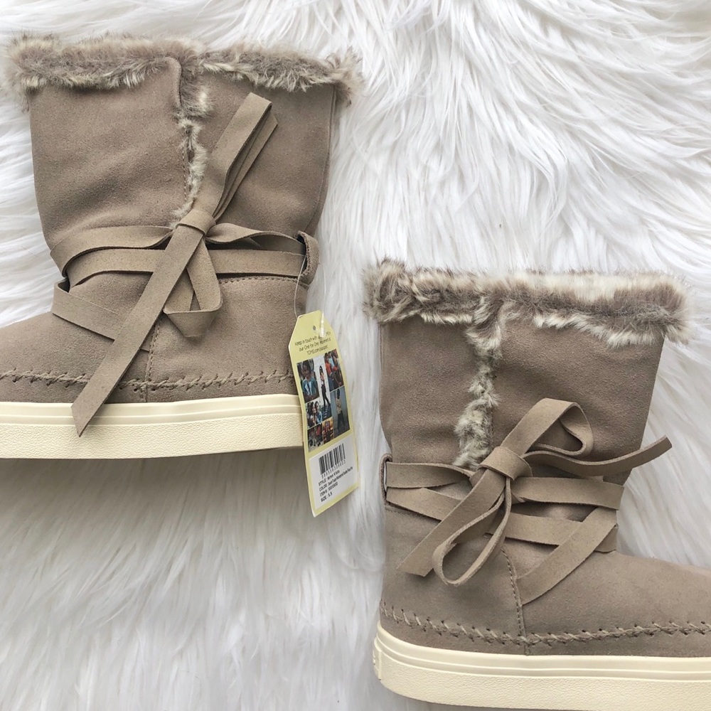 [ nib ] TOMS Vista Faux Fur Suede Booties - Picture 5 of 7